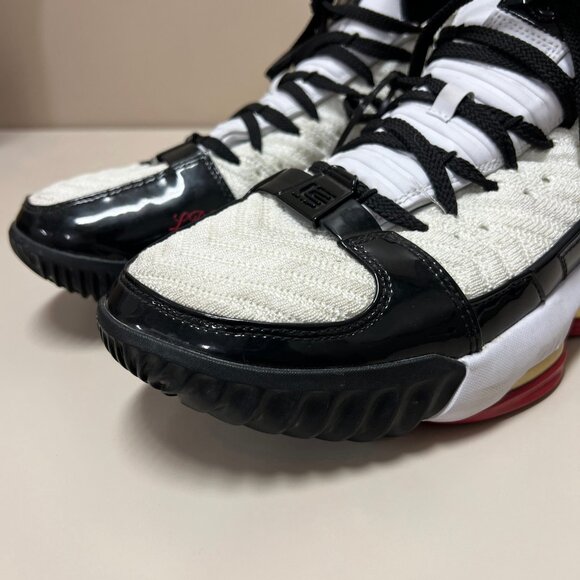 Like New Nike LeBron XVI Remix Men's Size 11.5 White Black Red CD2451-101 - Picture 5 of 8
